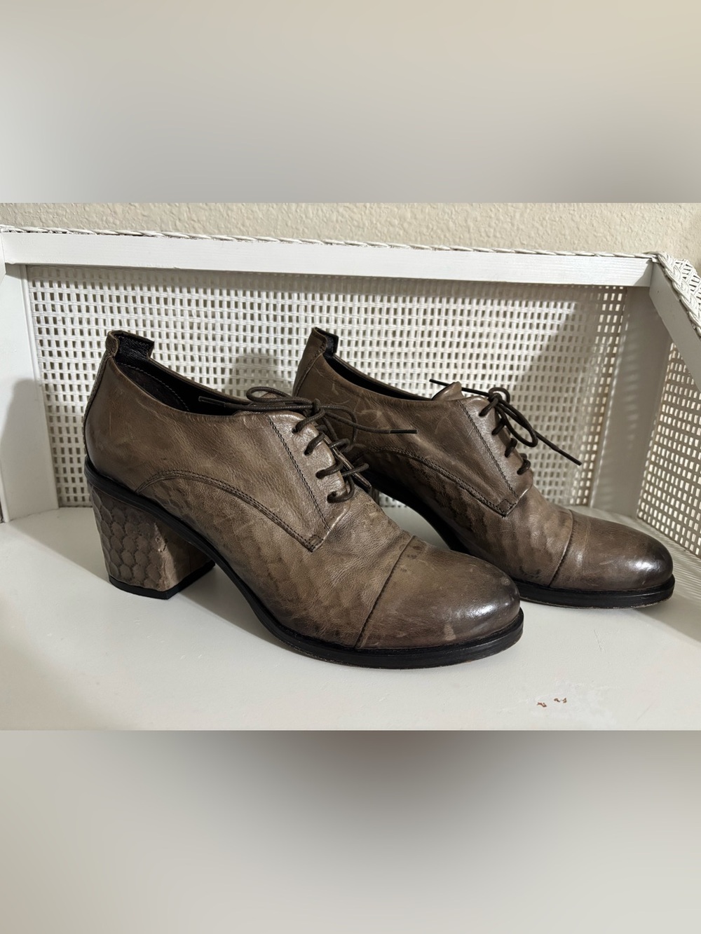 VERO CUOIO Taupe Leather Lace-Up Block Heel Oxford - Made In Italy - Like New